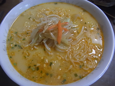 ピリ辛豚骨ラーメンのできあがり